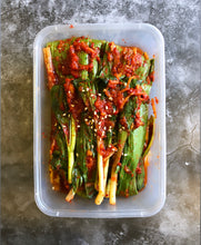 Load image into Gallery viewer, Ramp Kimchi (San-maneul Kimchi)
