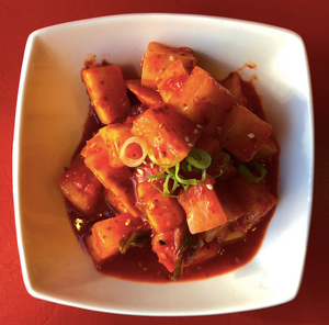 Kkakdugi (Cubed Radish Kimchi)